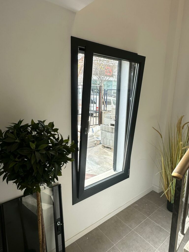 Ventanas y Puertas de Aluminio en Palma de Mallorca. En AislaClima somos especialistas en ventanas y puertas de aluminio.