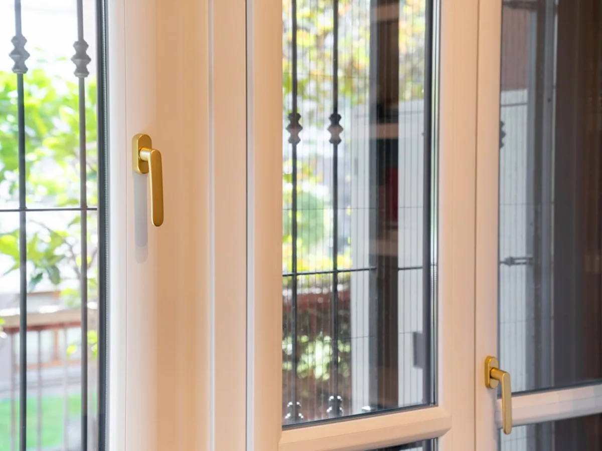 Cuánto se ahorra cambiando ventanas pvc — guía de AislaClima, Mallorca