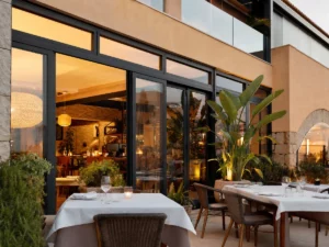 Cerramientos para bares y restaurantes en Mallorca en AislaClima